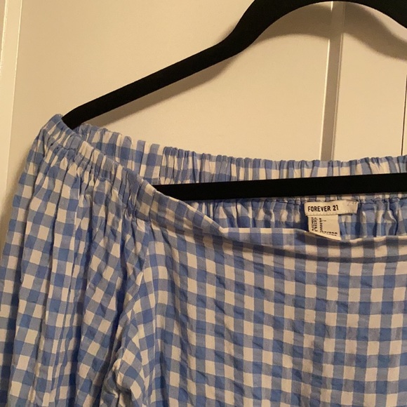 ✨ANY 2 FOR 15 ANY 3 FOR 20✨- Forever21 Off Shoulder Blue and White Gingham Top - Picture 10 of 10